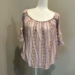 NWT Miley and Molly blouse, SZ Large, elastic neck line can be worn off shoulder